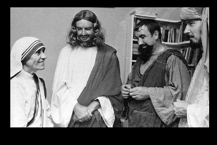 Mother Teresa meets cast members